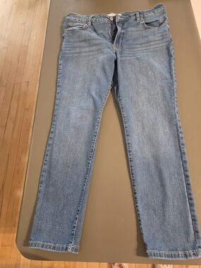 Women’s Bootlegger Straight Leg Jeans in Light Blue - Classic Everyday Fit